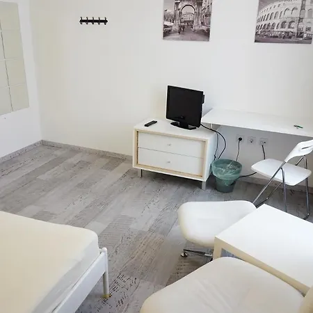 Ljiljana Hostel *